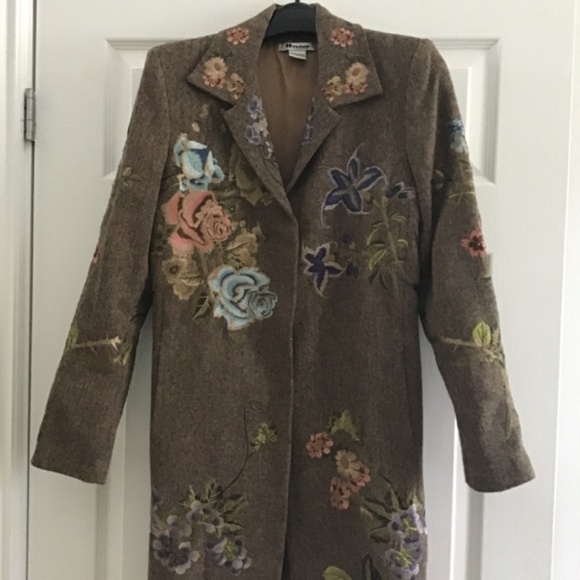 Fabulous light brown textured coat with beautiful embroidery size 6 (S) - Picture 15 of 15
